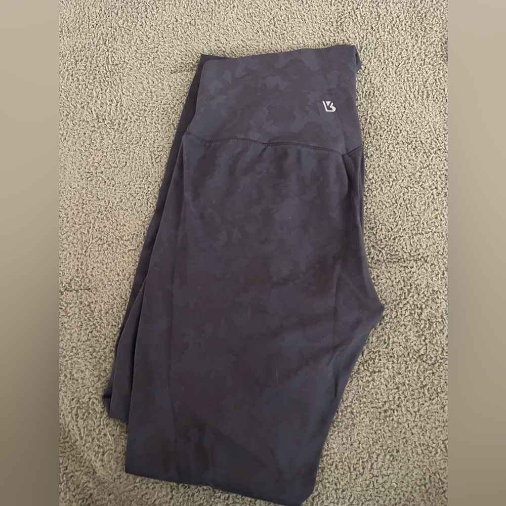 Buffbunny collection workout leggings. Gray camo size 6